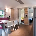 Zecamping 3 étoiles Parc Aquatique Pet Friendly Jacuzzi 3* Pommier