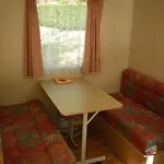Camping Zecamping 3 étoiles Parc Aquatique Pet Friendly Jacuzzi Pommier