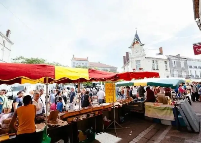 Zecamping 3 Etoiles Parc Aquatique Pet Friendly Jacuzzi 3* Saint-Sulpice-de-Mareuil