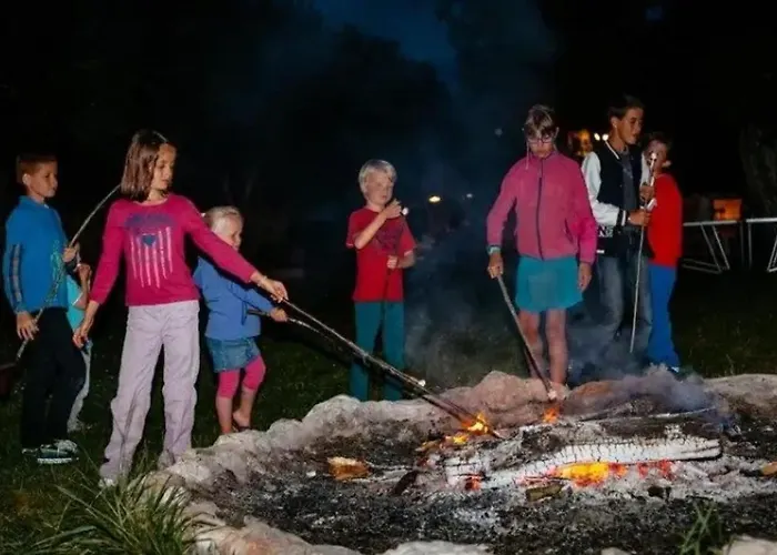 Camping Zecamping 3 Etoiles Parc Aquatique Pet Friendly Jacuzzi